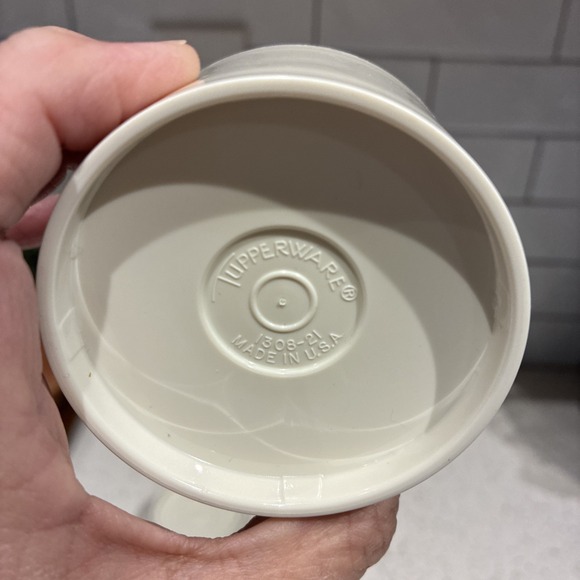 Vintage Tupperware Stackable Salt and Pepper Shakers - Picture 8 of 10